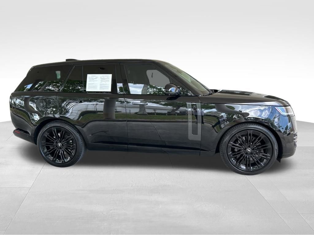 Used 2024 Land Rover Range Rover SE image 3