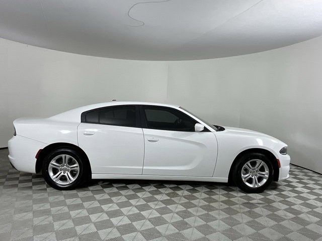 Used 2022 Dodge Charger SXT image 2