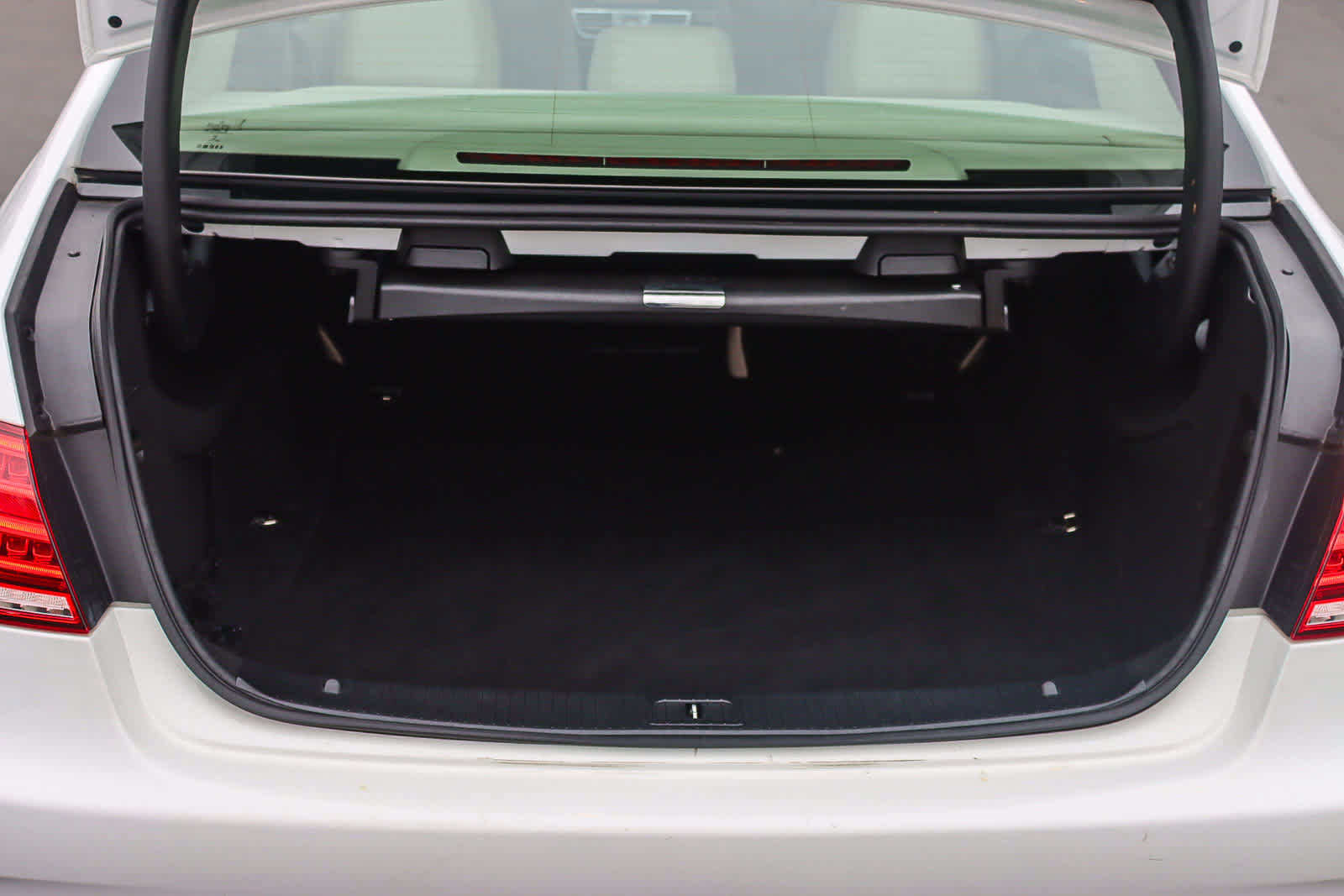 Used 2014 Mercedes-Benz E 350 4MATIC Sedan image 25