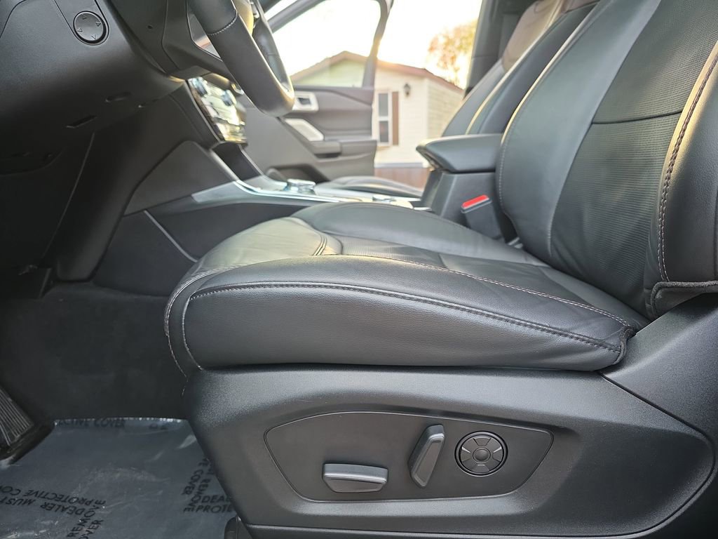 Used 2022 Ford Explorer Platinum w/ Equipment Group 601A image 31