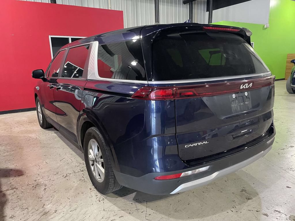 Used 2024 Kia Carnival LX FWD image 4
