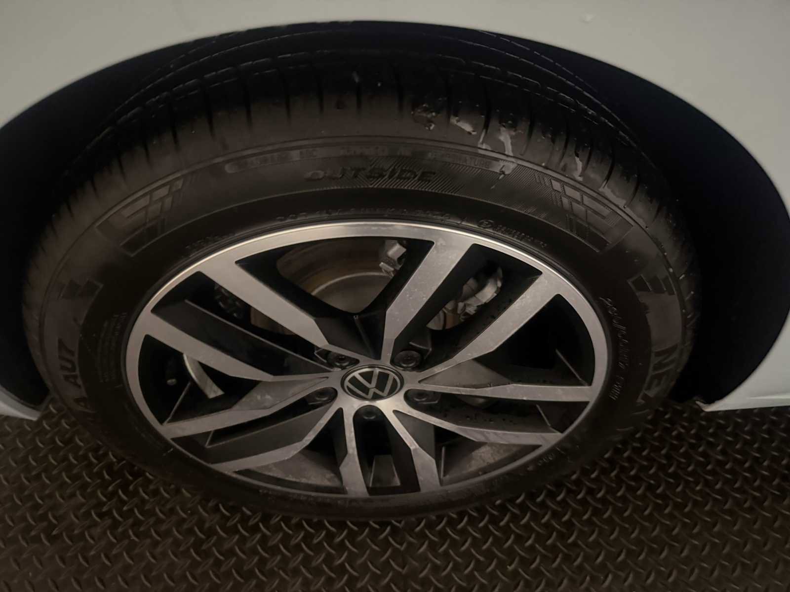 Certified 2025 Volkswagen Jetta SE w/ Sunroof Package image 13