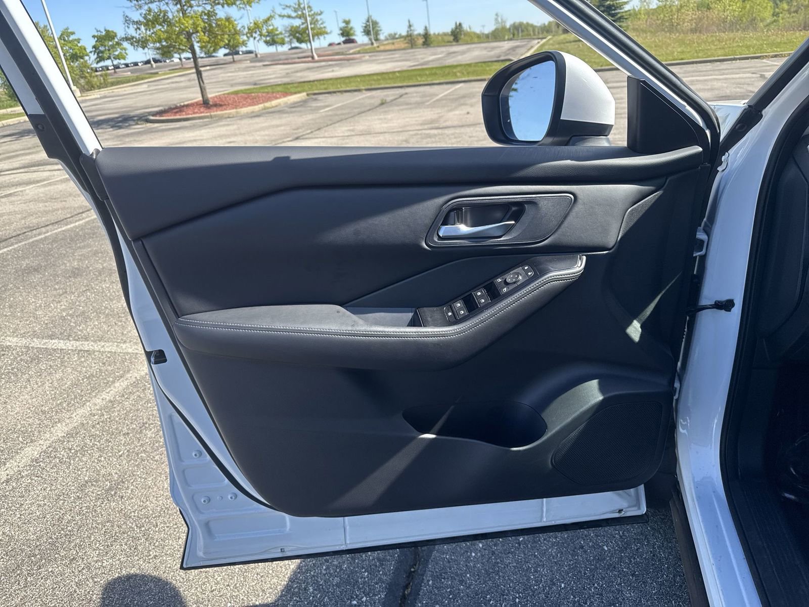 Certified 2025 Nissan Rogue SV AWD/4WD image 27