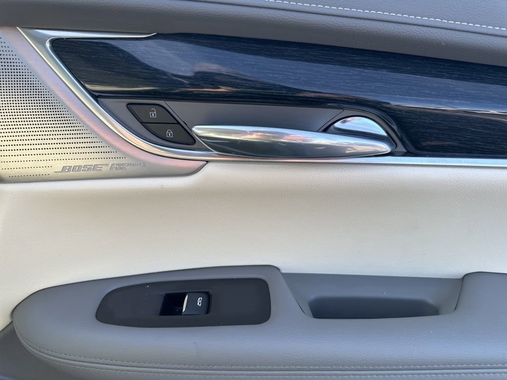 Used 2023 Cadillac XT6 Premium Luxury image 15