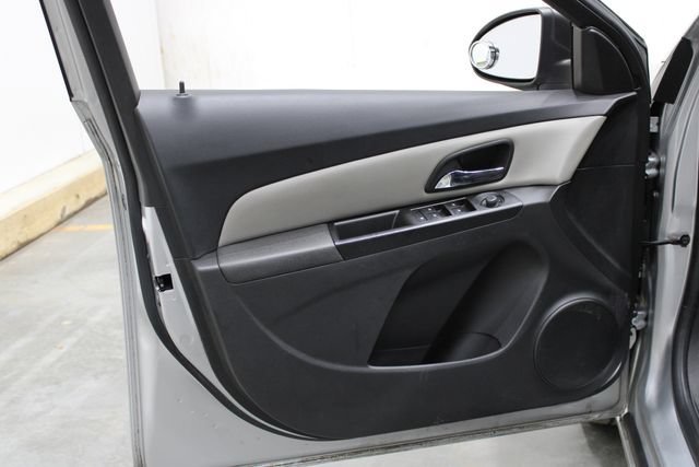 Used 2014 Chevrolet Cruze LS FWD image 12