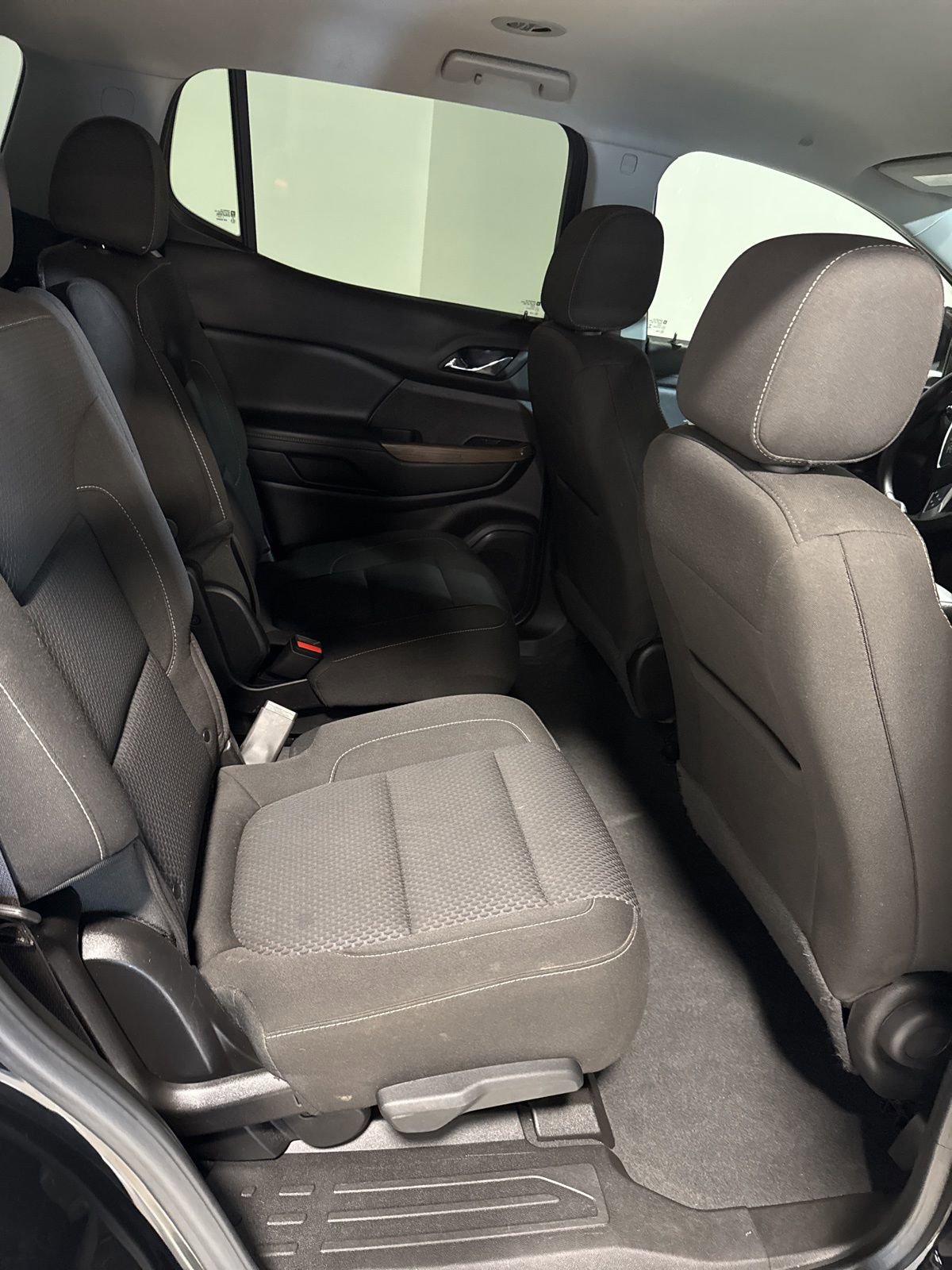 Used 2023 GMC Acadia SLE image 18