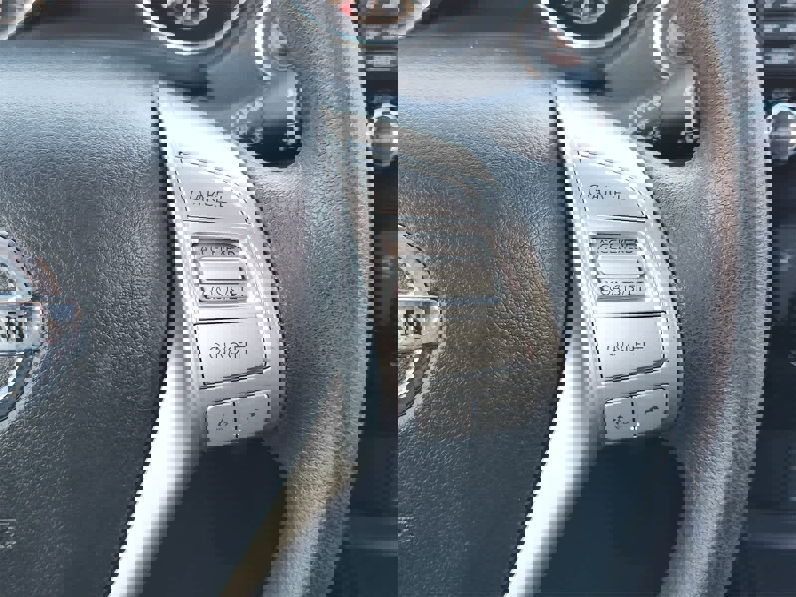 Used 2014 Nissan Rogue SV w/ SV Premium Package image 28