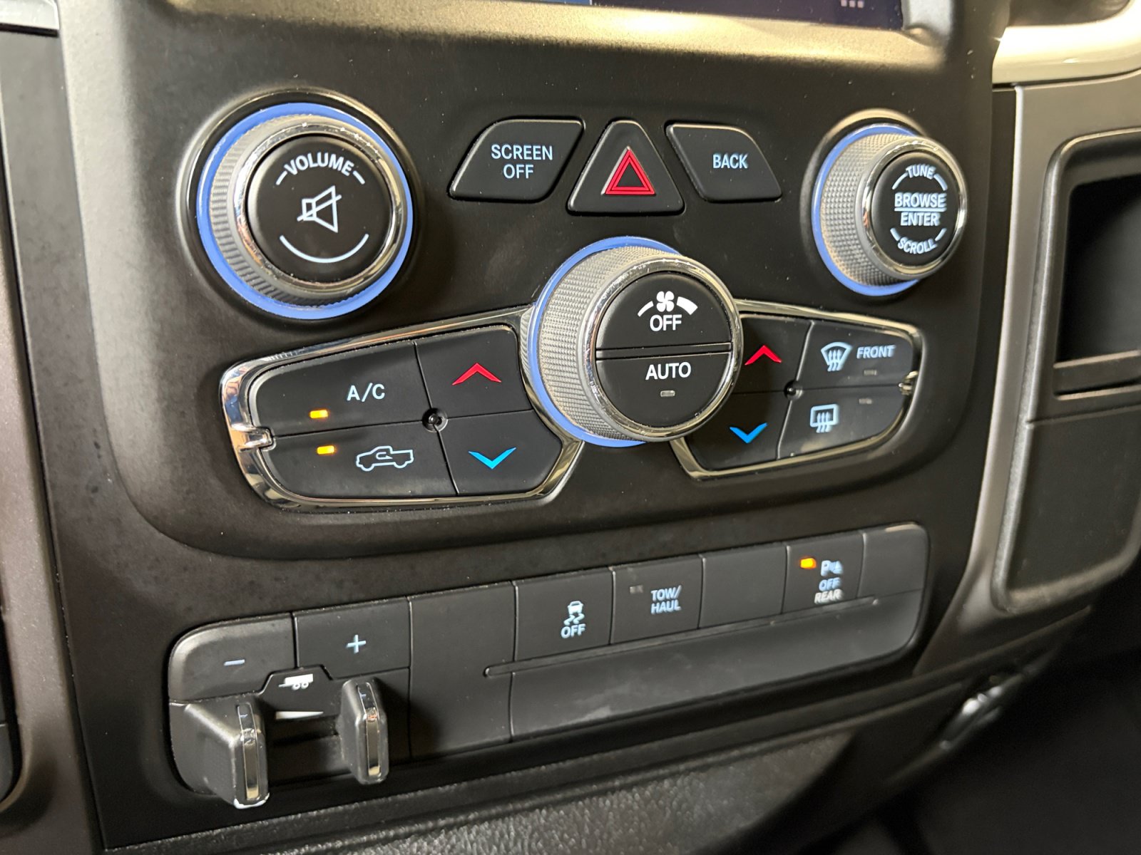 Used 2022 RAM 1500 Classic SLT w/ Electronics Group AWD/4WD image 22