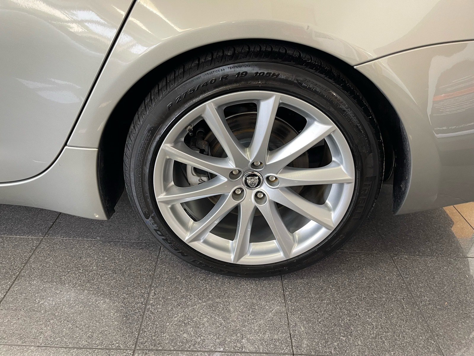 Used 2013 Jaguar XJ RWD image 22