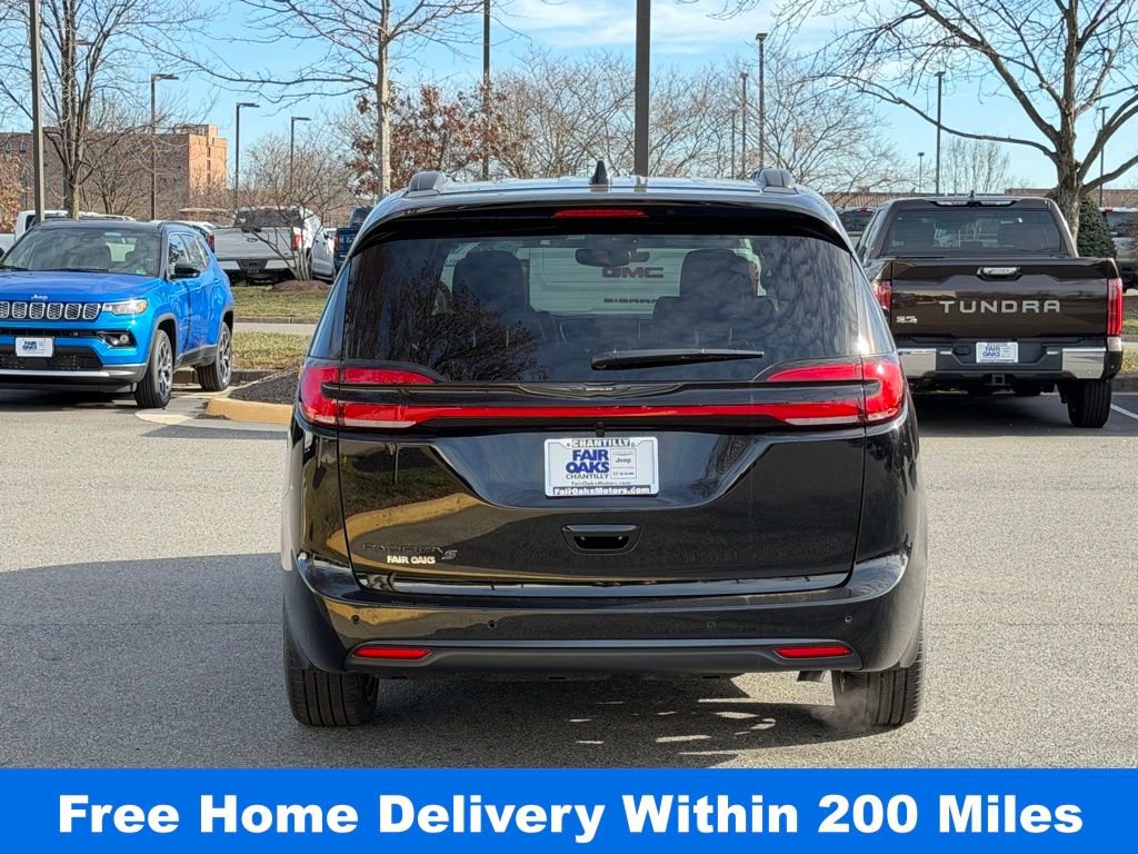 New 2026 Chrysler Pacifica Select w/ S Appearance Package image 7