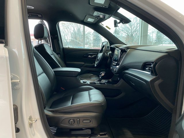 Used 2023 Chevrolet Traverse RS image 17