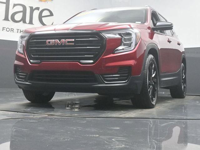Used 2023 GMC Terrain SLE w/ Driver Convenience Package image 4