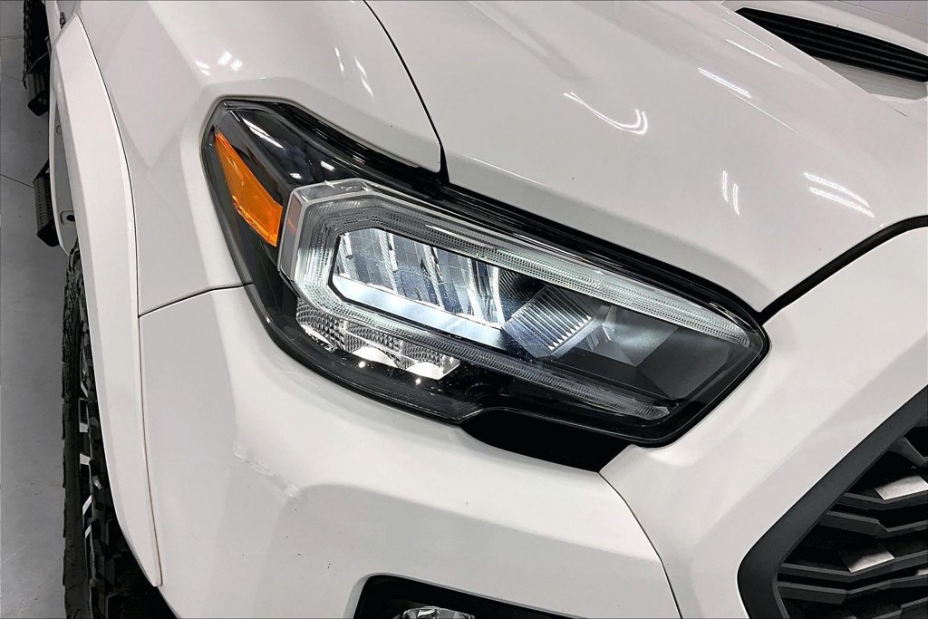 Used 2020 Toyota Tacoma TRD Sport w/ Technology Package AWD/4WD image 34