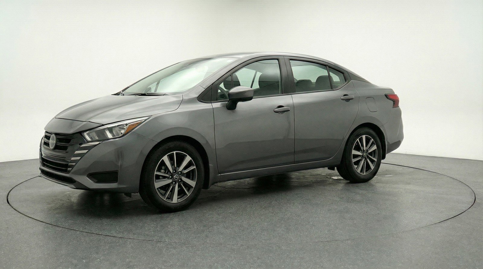 Used 2025 Nissan Versa SV image 3