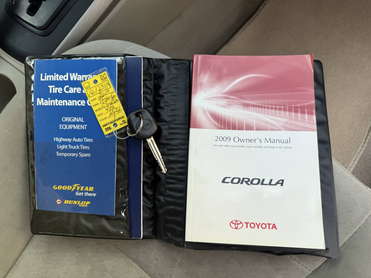 Used 2009 Toyota Corolla LE FWD image 17