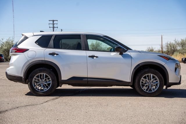 Used 2024 Nissan Rogue S AWD/4WD image 4