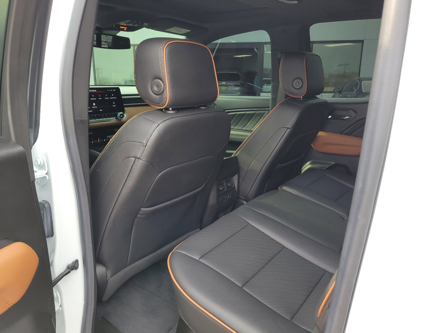 Used 2023 GMC Canyon AT4 w/ AT4 Premium Package image 12