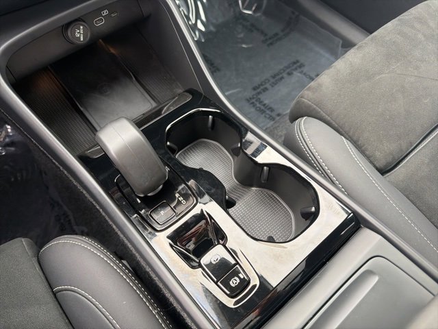 Certified 2025 Volvo XC40 B5 Plus image 24