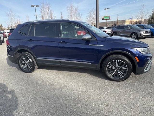 Used 2024 Volkswagen Tiguan SE image 6
