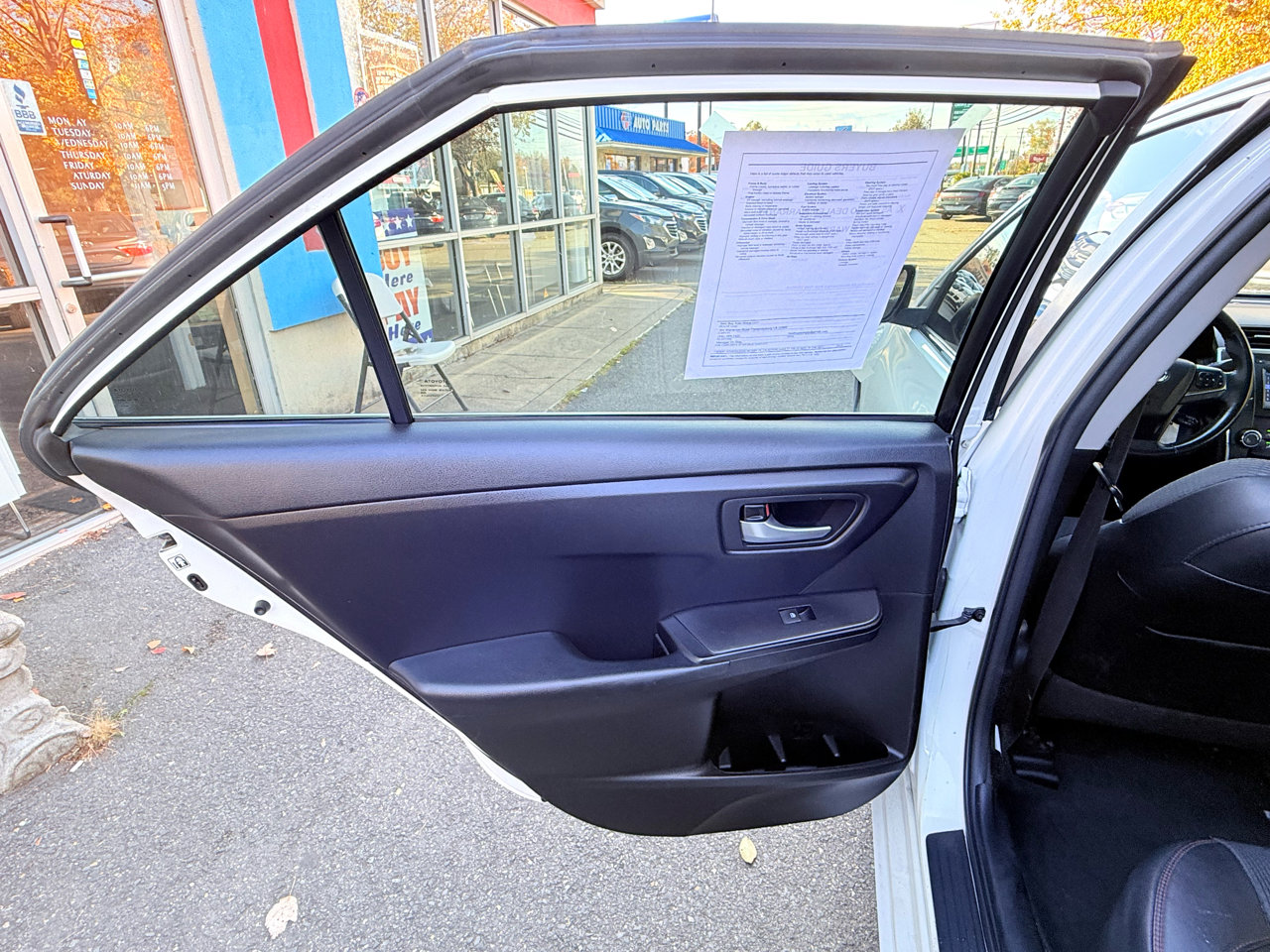 Used 2017 Toyota Camry SE image 21