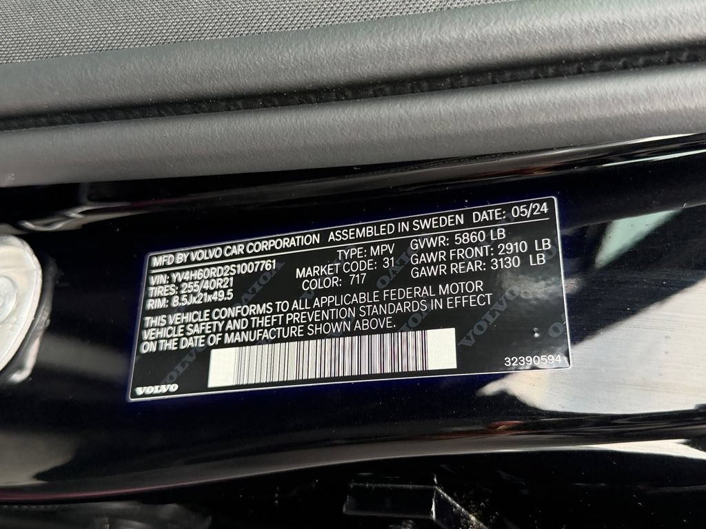 Certified 2025 Volvo XC60 T8 Ultra w/ Climate Package AWD/4WD image 30