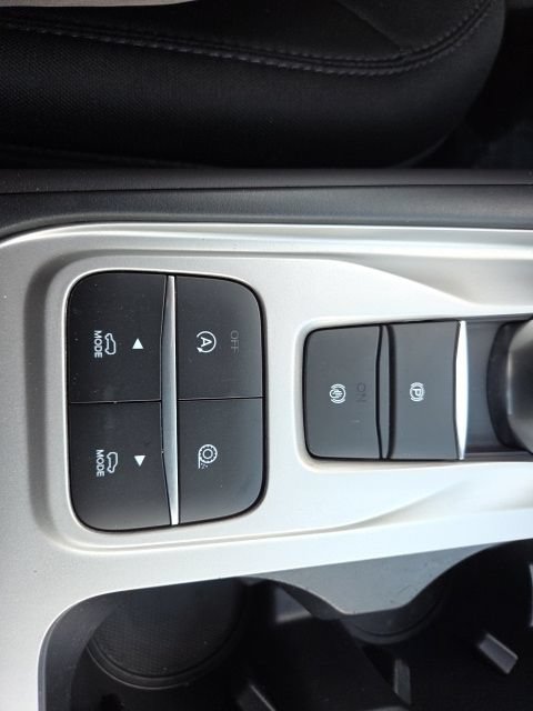 Used 2024 Ford Explorer XLT RWD image 31