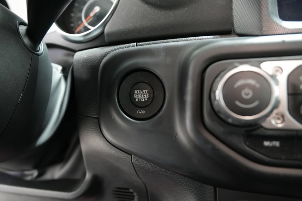 Used 2022 Jeep Wrangler Unlimited Sahara AWD/4WD image 14