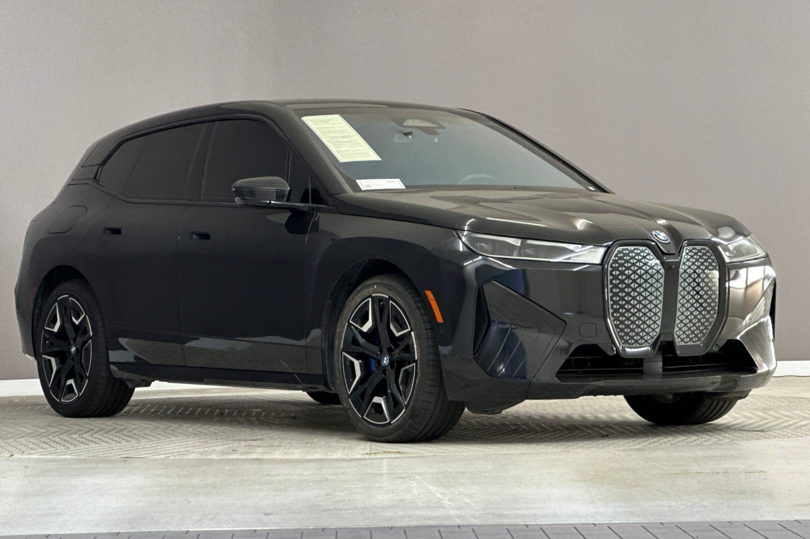 Certified 2023 BMW iX xDrive50 w/ Premium Package AWD/4WD image 6