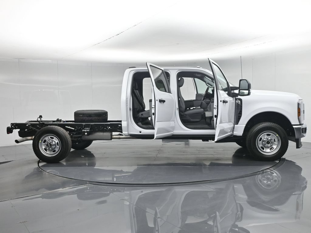 New 2026 Ford F350 XL w/ XL Chrome Package AWD/4WD image 4