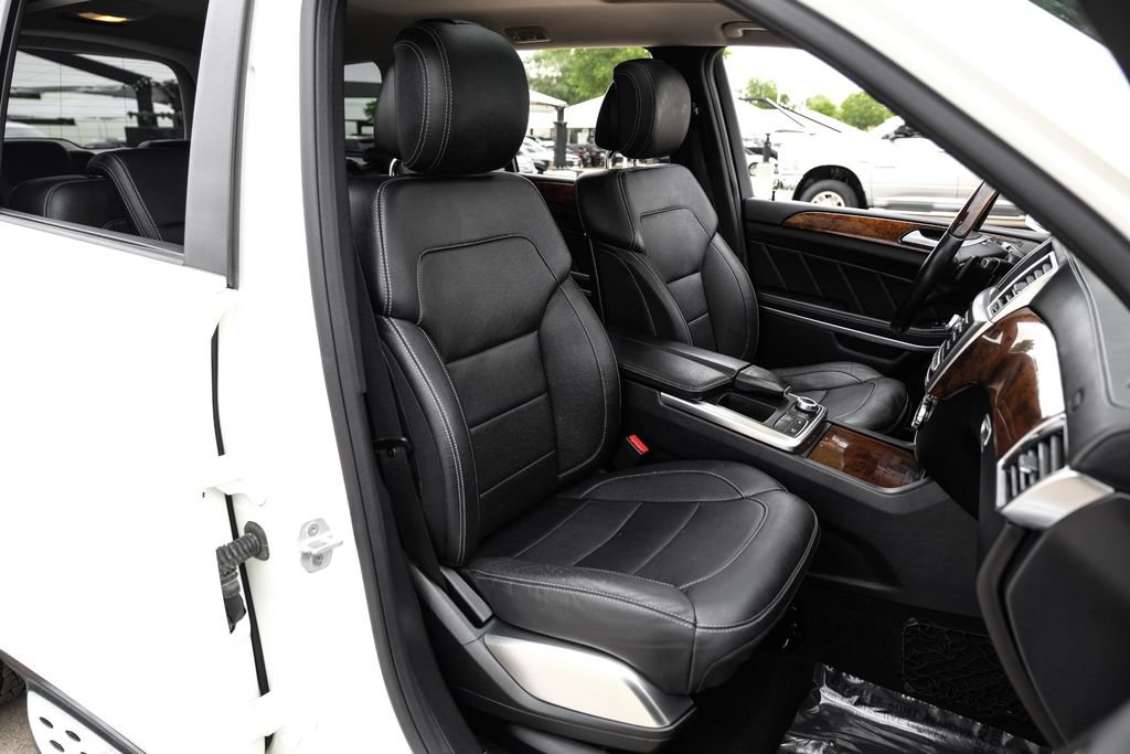 Used 2015 Mercedes-Benz GL 550 4MATIC image 32