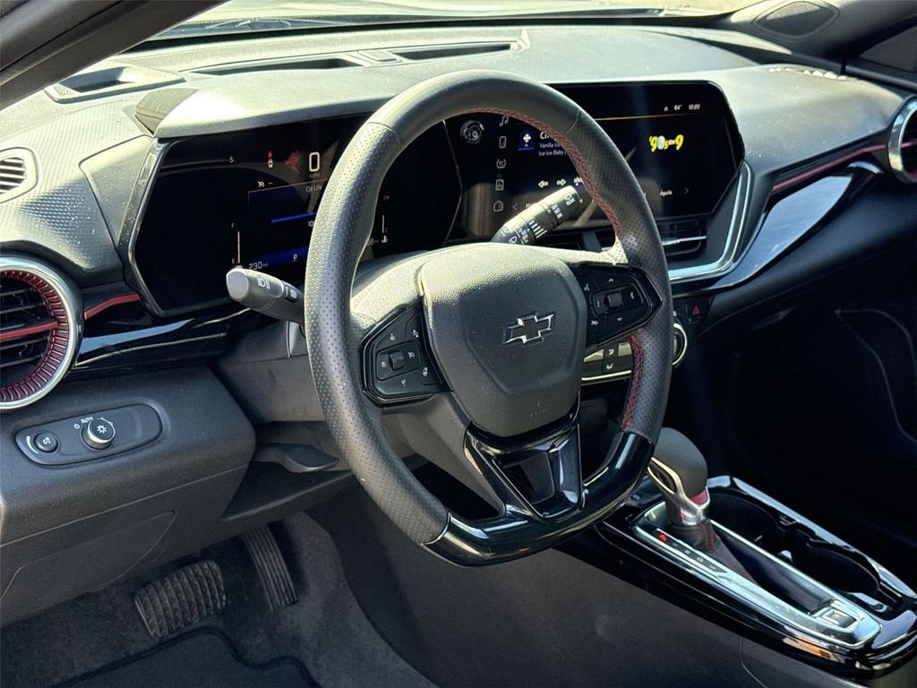 Used 2024 Chevrolet Trax RS image 9