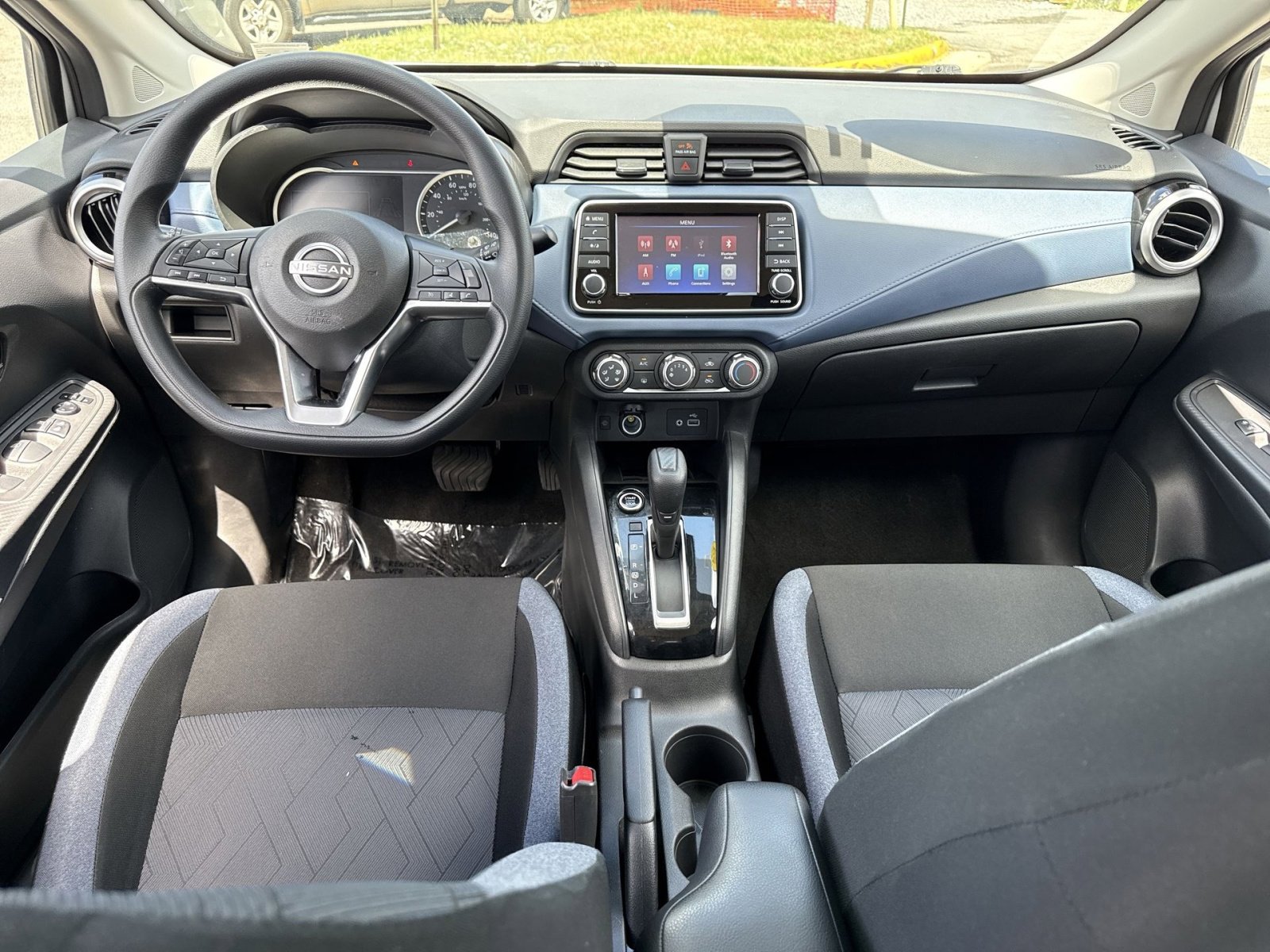 Used 2025 Nissan Versa SV FWD image 24