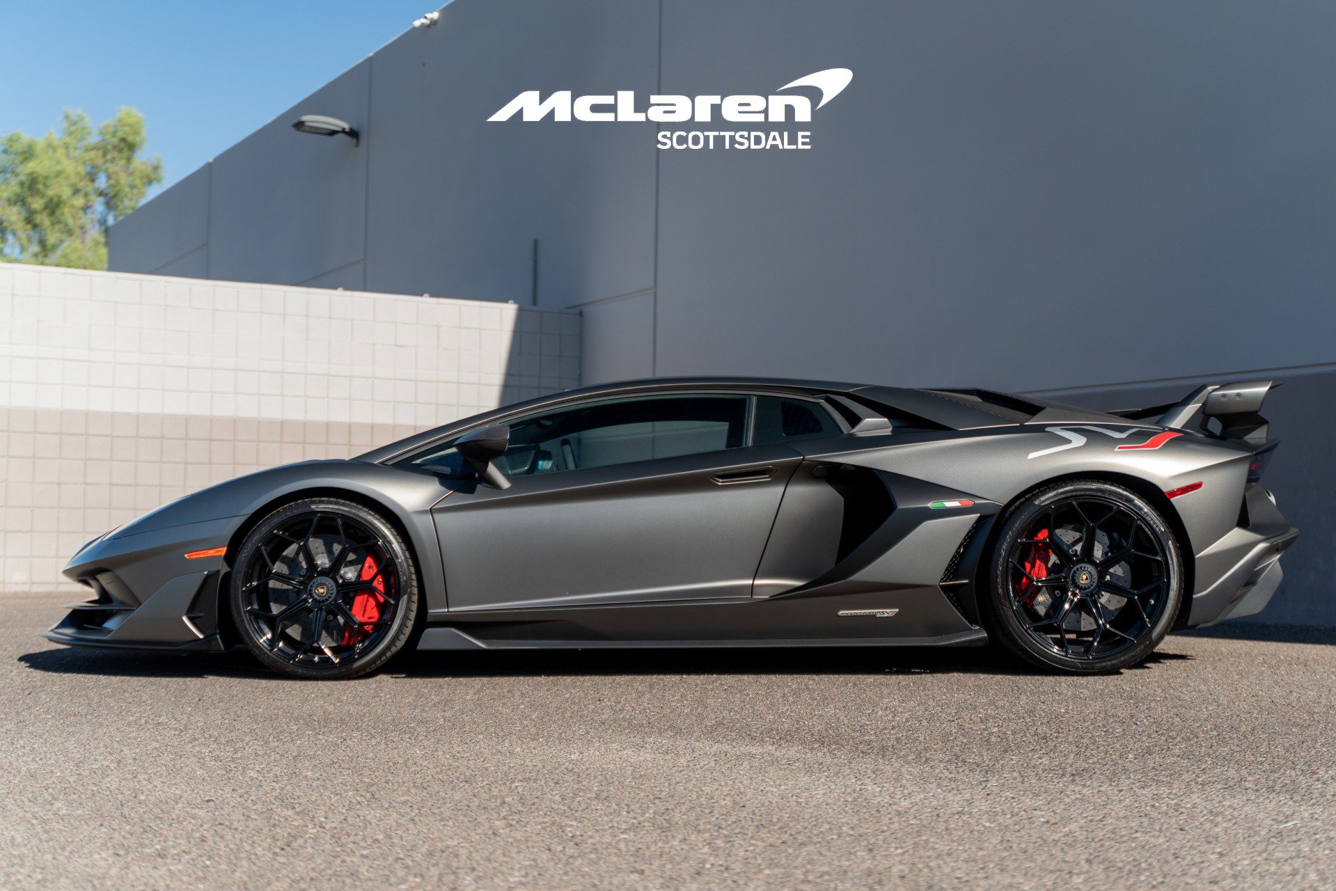 Used 2020 Lamborghini Aventador SVJ AWD/4WD image 4