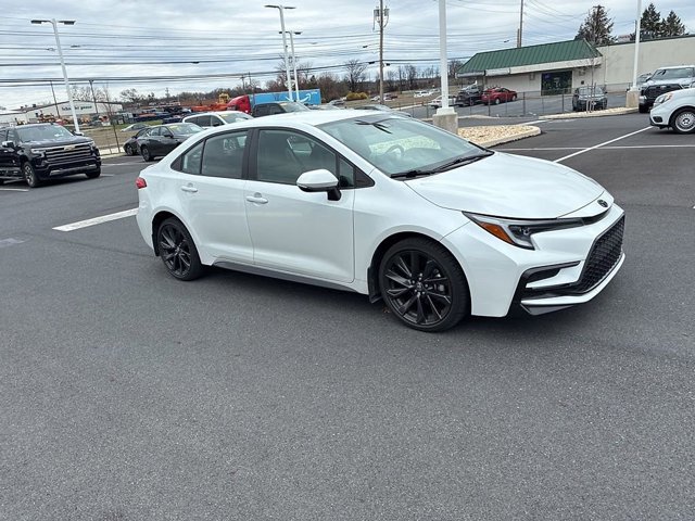 Used 2023 Toyota Corolla SE image 3