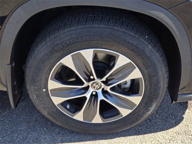 Used 2023 Toyota Highlander XLE image 23