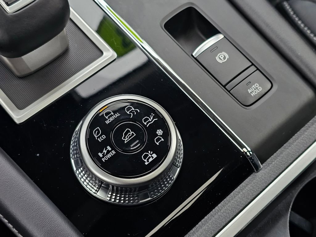 Used 2023 Mitsubishi Outlander SE image 28