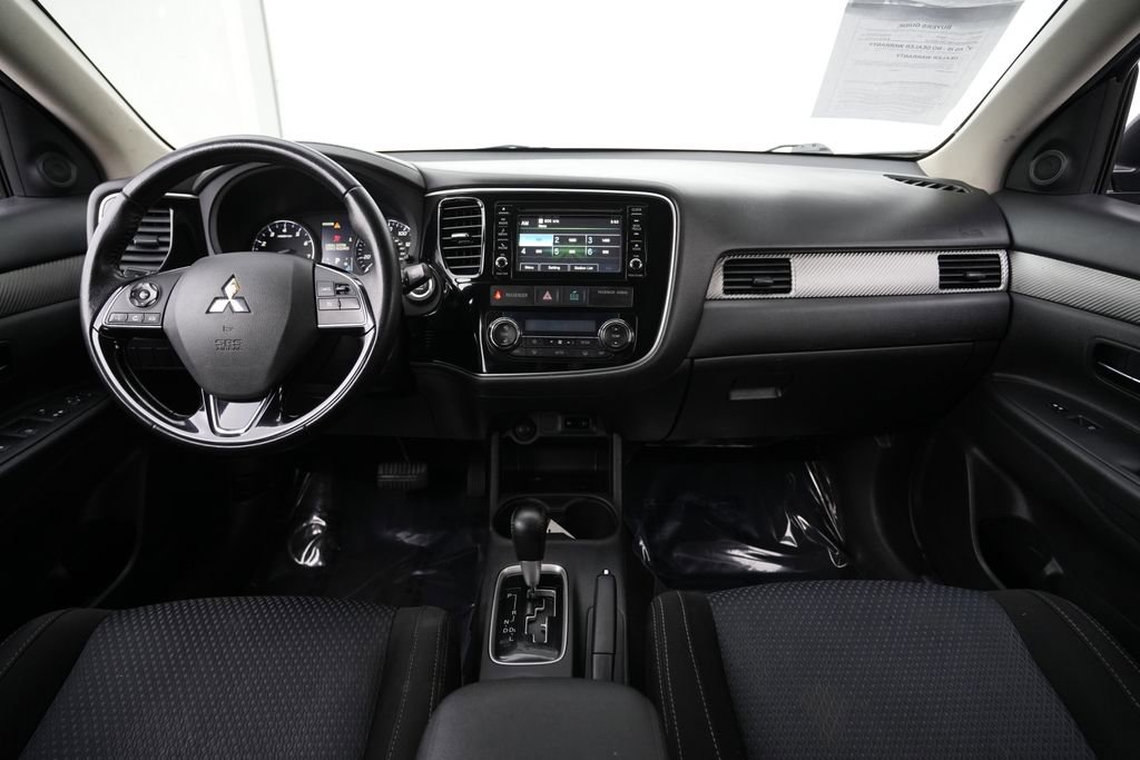 Used 2016 Mitsubishi Outlander SE AWD/4WD image 36