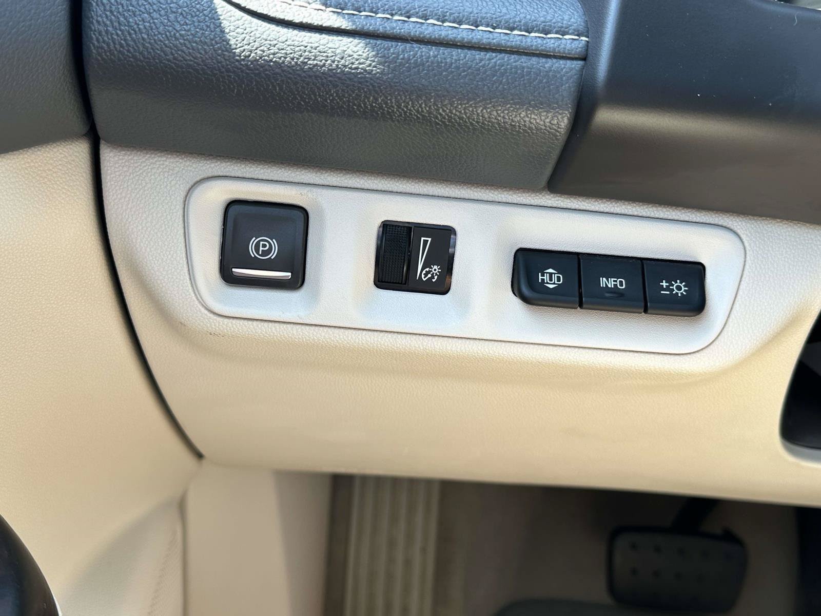 Used 2021 GMC Acadia Denali w/ Denali Technology Package FWD image 23