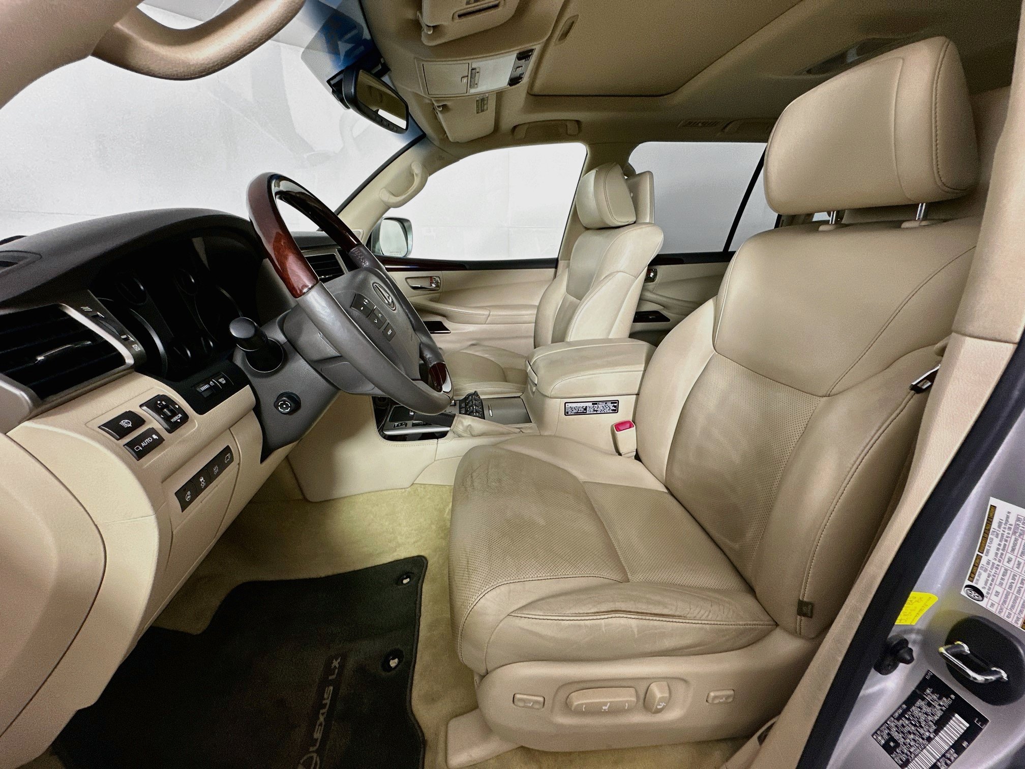 Used 2014 Lexus LX 570 4WD image 13