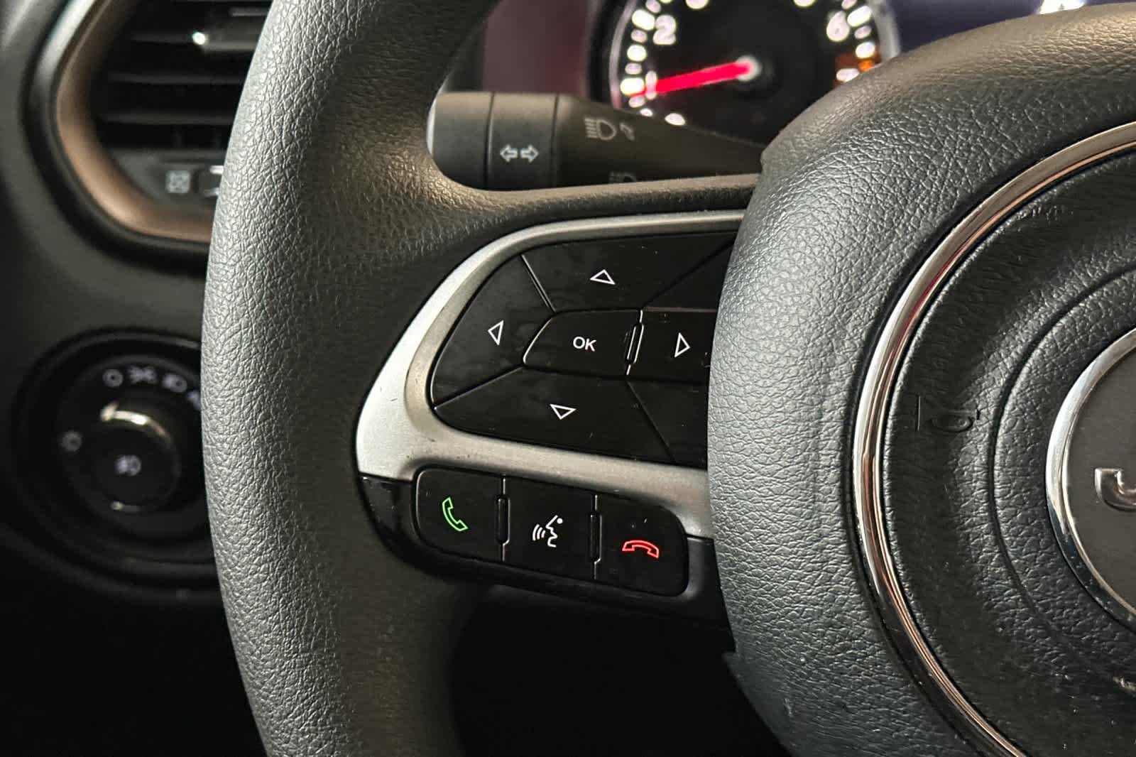 Used 2023 Jeep Renegade Latitude AWD/4WD image 25