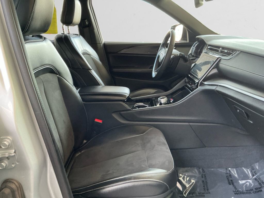 Used 2023 Jeep Grand Cherokee Altitude image 15