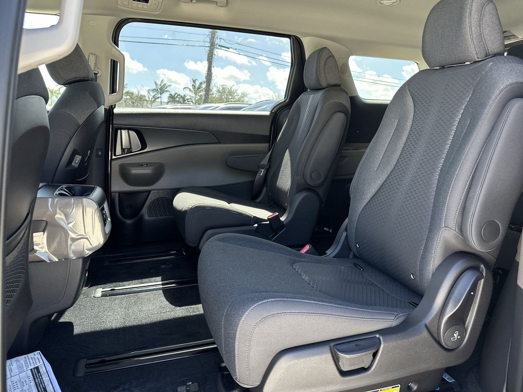 New 2026 Kia Carnival LX FWD image 17