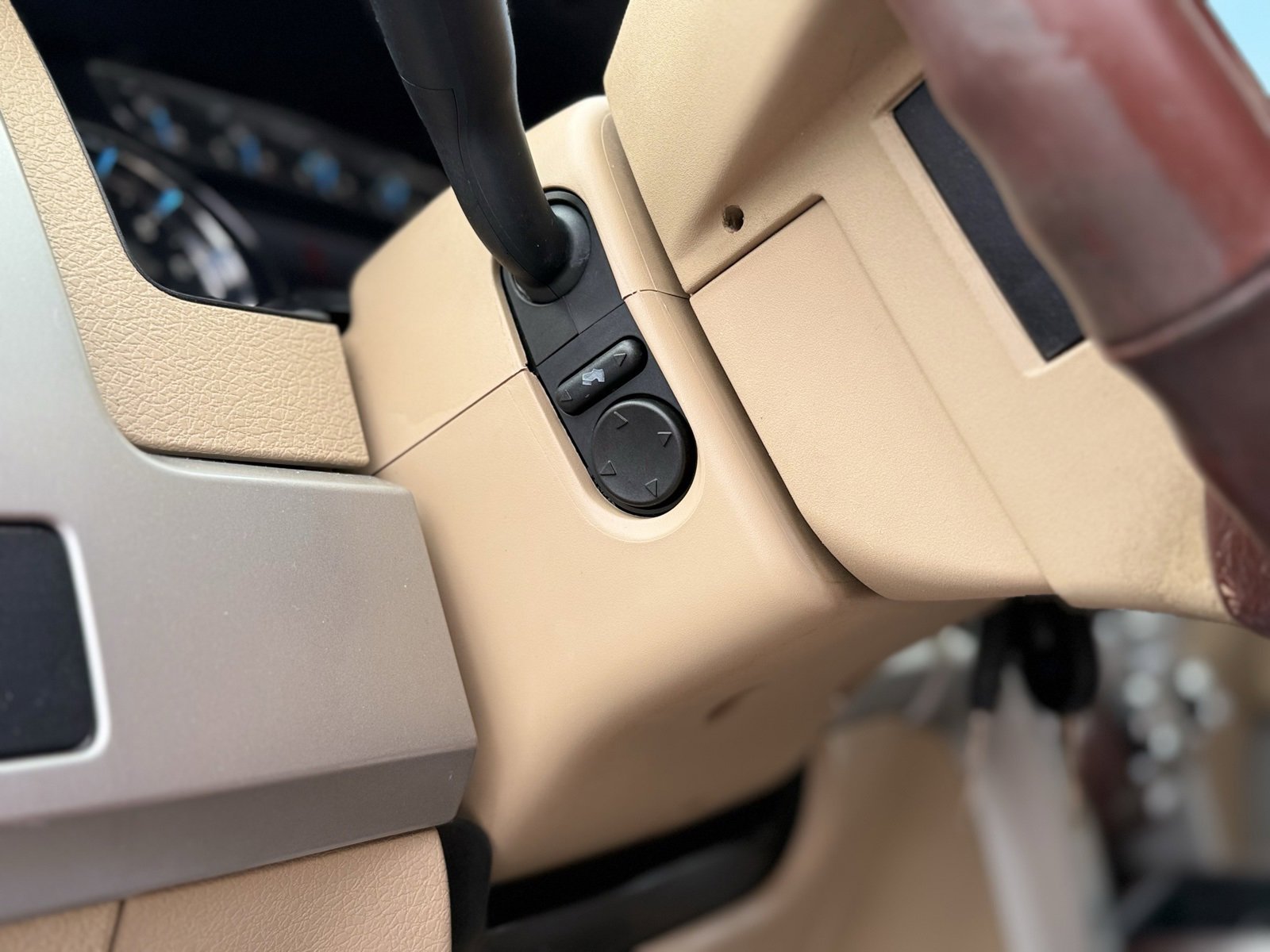 Used 2014 Ford F150 King Ranch w/ King Ranch Luxury Package image 38