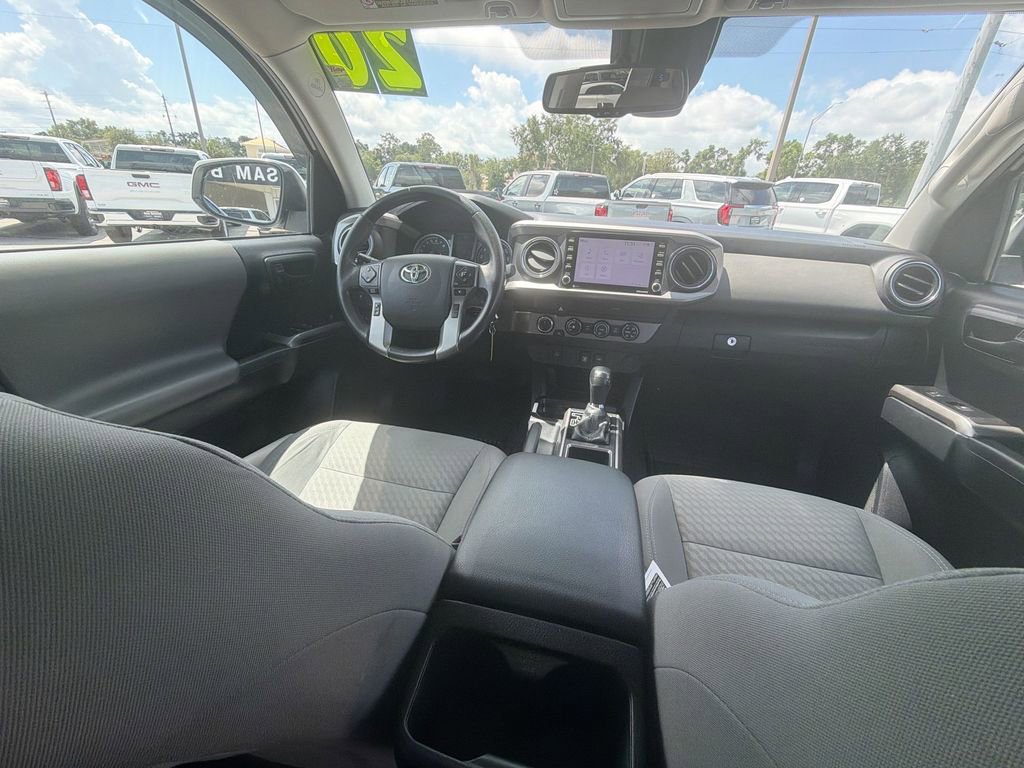 Used 2020 Toyota Tacoma SR5 AWD/4WD image 10