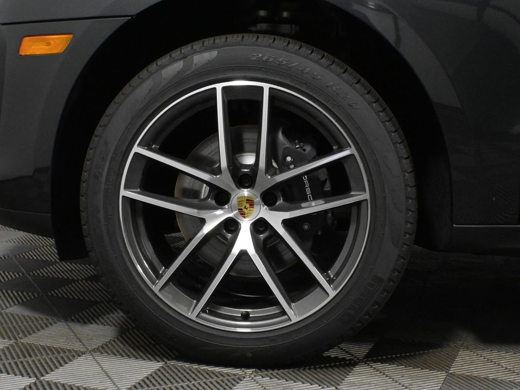 Used 2026 Porsche Macan AWD/4WD image 12