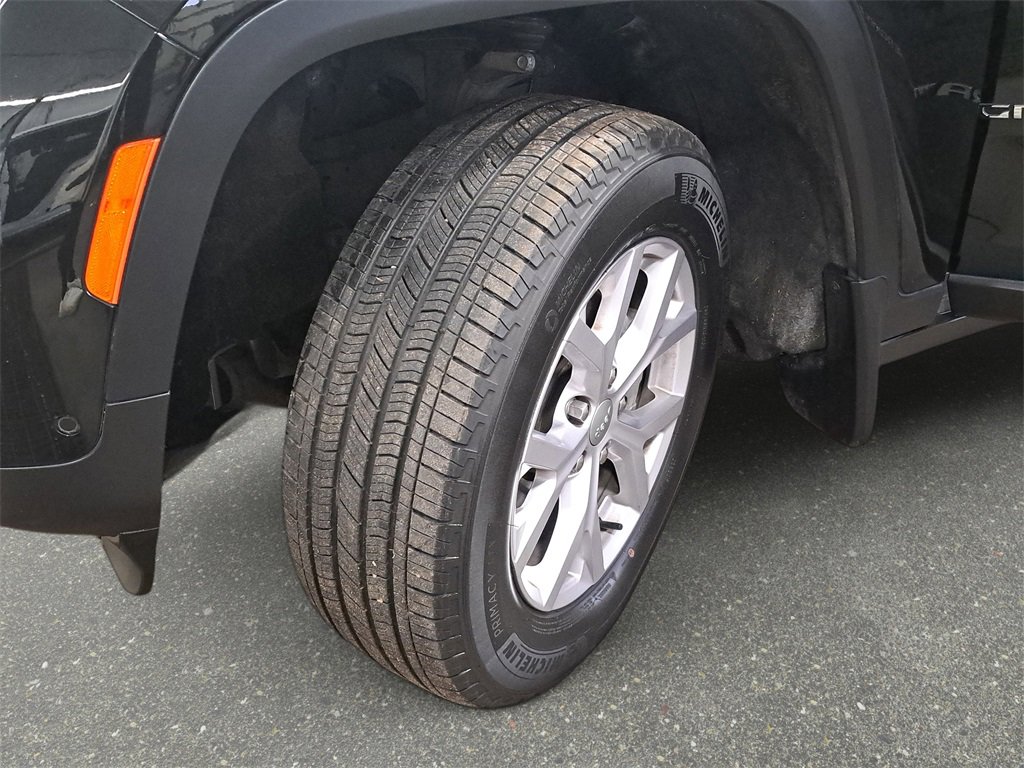 Certified 2022 Jeep Grand Cherokee Limited w/ Luxury Tech Group II image 31