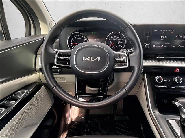 Used 2024 Kia Carnival LX FWD image 7