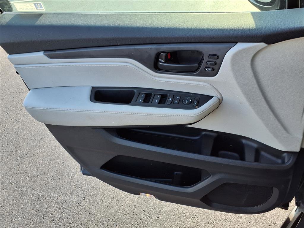 Used 2025 Honda Odyssey EX-L image 16
