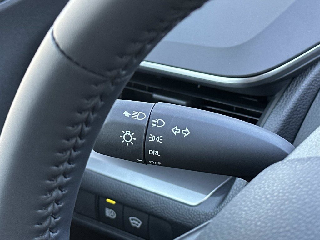 New 2027 Toyota Prius LE FWD image 31
