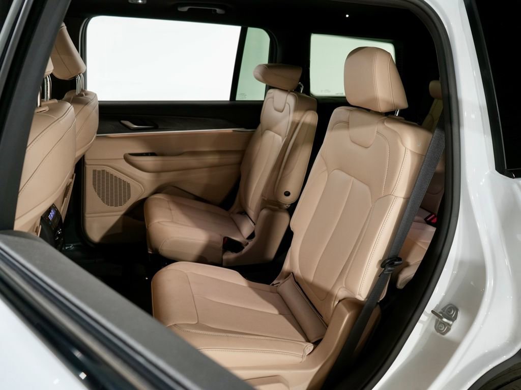 Used 2023 Jeep Grand Cherokee L Limited w/ Black Appearance Package image 27